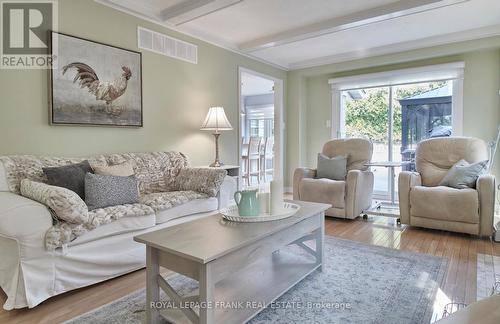 354 Regal Briar Street, Whitby (Blue Grass Meadows), ON - Indoor Photo Showing Living Room