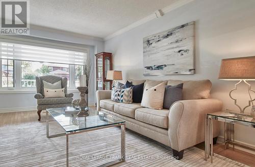 354 Regal Briar Street, Whitby (Blue Grass Meadows), ON - Indoor Photo Showing Living Room