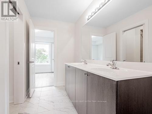 21 Freemon Redmon Circle, Toronto, ON - Indoor Photo Showing Bathroom