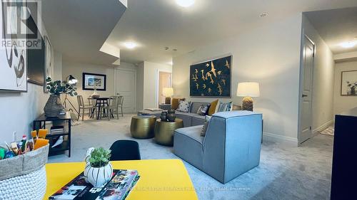 21 Freemon Redmon Circle, Toronto, ON - Indoor Photo Showing Living Room