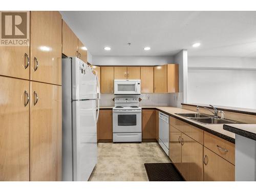 970 Lorne Street Unit# 208, Kamloops, BC - Indoor Photo Showing Kitchen With Double Sink