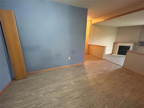 1103 30 Lake Crest Road, Winnipeg, MB - Indoor Photo Showing Other Room