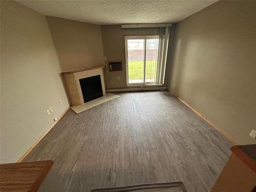 1103 30 Lake Crest Road, Winnipeg, MB - Indoor With Fireplace