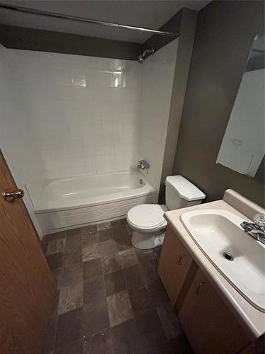 1103 30 Lake Crest Road, Winnipeg, MB - Indoor Photo Showing Bathroom