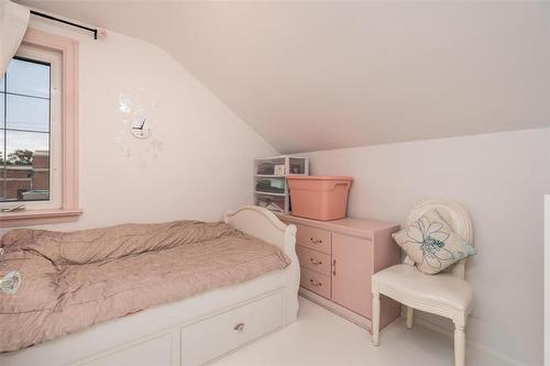 1155 Spruce Street, Winnipeg, MB - Indoor Photo Showing Bedroom