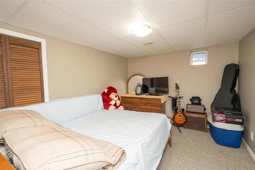 1155 Spruce Street, Winnipeg, MB - Indoor Photo Showing Bedroom