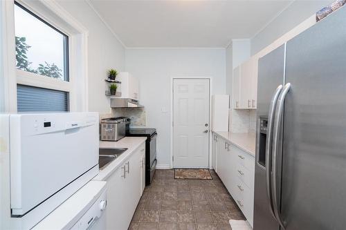 1155 Spruce Street, Winnipeg, MB - Indoor Photo Showing Kitchen