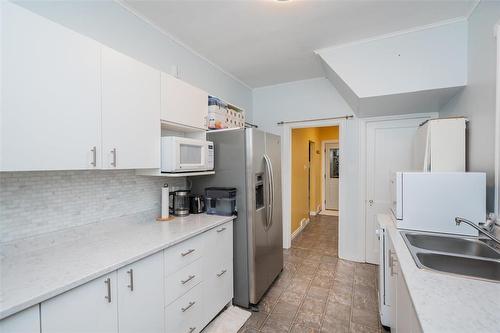 1155 Spruce Street, Winnipeg, MB - Indoor Photo Showing Kitchen With Double Sink