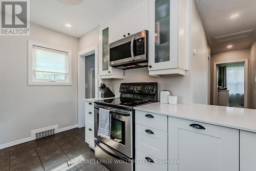 789 Rockway Drive, Kitchener, ON - Indoor Photo Showing Kitchen