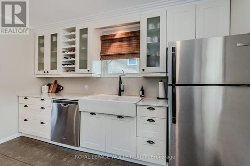 789 Rockway Drive, Kitchener, ON - Indoor Photo Showing Kitchen