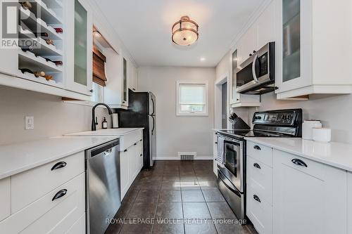 789 Rockway Drive, Kitchener, ON - Indoor Photo Showing Kitchen