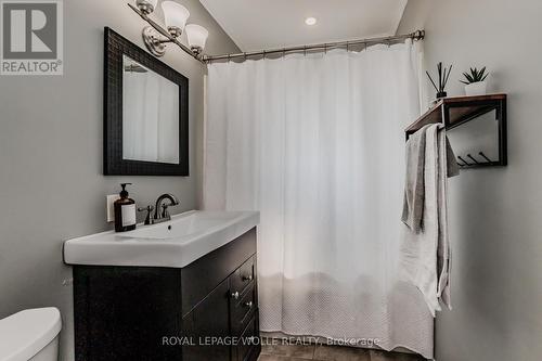 789 Rockway Drive, Kitchener, ON - Indoor Photo Showing Bathroom