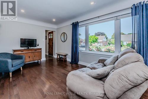 789 Rockway Drive, Kitchener, ON - Indoor Photo Showing Living Room