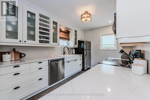 789 Rockway Drive, Kitchener, ON - Indoor Photo Showing Kitchen