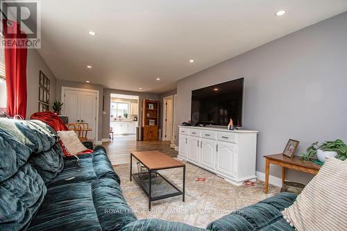 15 Hague Boulevard, Smith-Ennismore-Lakefield (Lakefield), ON - Indoor Photo Showing Living Room