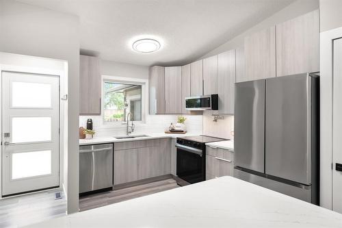 797 Setter Street, Winnipeg, MB - Indoor Photo Showing Kitchen With Stainless Steel Kitchen With Upgraded Kitchen