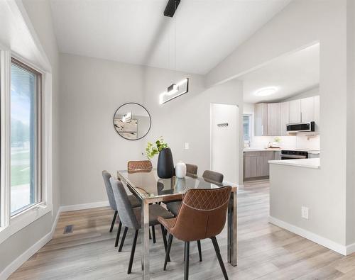 797 Setter Street, Winnipeg, MB - Indoor Photo Showing Dining Room