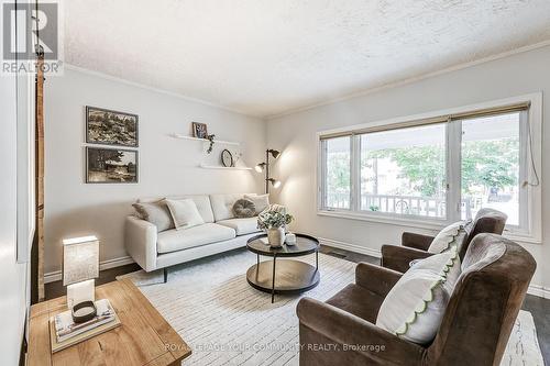 195 Woodmount Avenue, Toronto (Danforth Village-East York), ON - Indoor Photo Showing Living Room