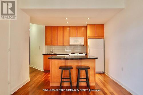 909 - 85 Bloor Street E, Toronto, ON - Indoor Photo Showing Kitchen