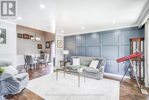 2661 Council Ring Road, Mississauga, ON - Indoor Photo Showing Living Room