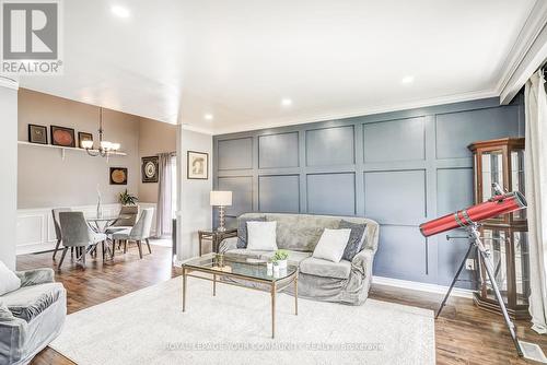 2661 Council Ring Road, Mississauga, ON - Indoor Photo Showing Living Room