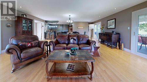 88 Highland Road, Alnwick/Haldimand, ON - Indoor Photo Showing Living Room