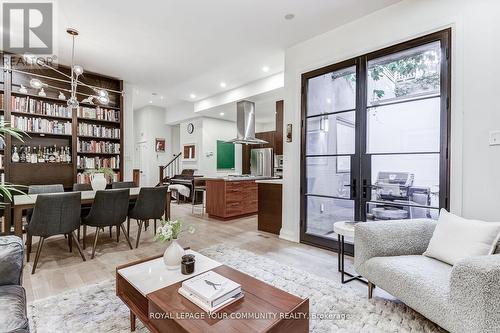 6 Croft Street, Toronto (University), ON - Indoor Photo Showing Living Room