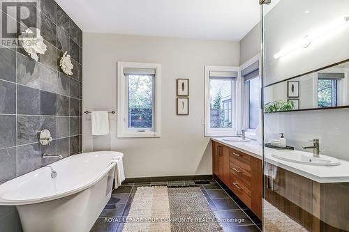 6 Croft Street, Toronto (University), ON - Indoor Photo Showing Bathroom