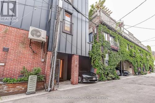 6 Croft Street, Toronto, ON - Outdoor