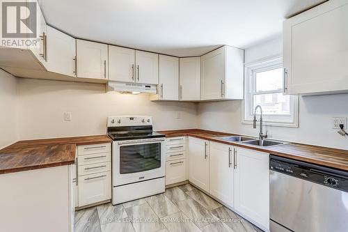 39 Drury Street, Bradford West Gwillimbury, ON - Indoor Photo Showing Kitchen With Double Sink