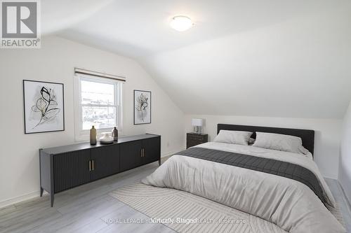 39 Drury Street, Bradford West Gwillimbury (Bradford), ON - Indoor Photo Showing Bedroom