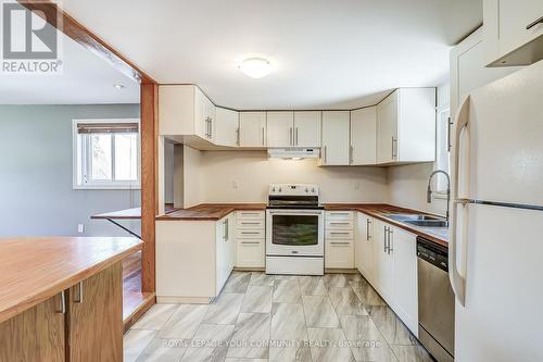 39 Drury Street, Bradford West Gwillimbury, ON - Indoor Photo Showing Kitchen With Double Sink