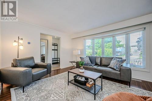 532 Churchill Avenue, Milton (Dorset Park), ON - Indoor Photo Showing Living Room