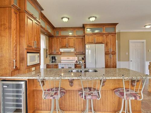 Kitchen - 260 Rue Rolland-Dion, Magog, QC - Indoor Photo Showing Kitchen With Double Sink