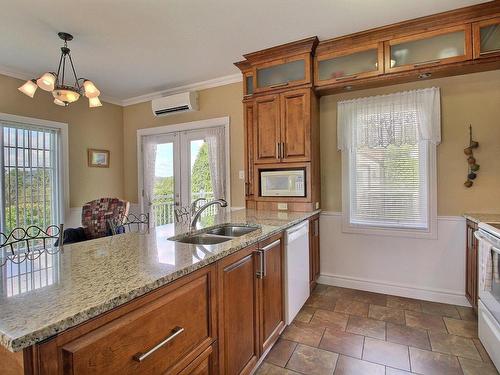 Kitchen - 260 Rue Rolland-Dion, Magog, QC - Indoor Photo Showing Kitchen With Double Sink