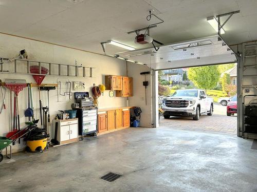 Garage - 260 Rue Rolland-Dion, Magog, QC - Indoor Photo Showing Garage