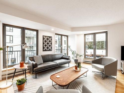 Salon - 206-405 Rue Notre-Dame E., Montréal (Ville-Marie), QC - Indoor Photo Showing Living Room