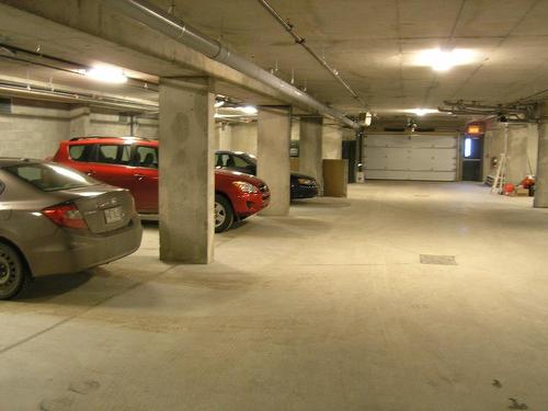 Garage - 303-542 Rue Main, Hudson, QC - Indoor Photo Showing Garage