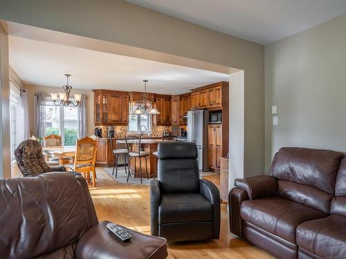 Living room - 84 Rue Principale, Lambton, QC - Indoor Photo Showing Living Room