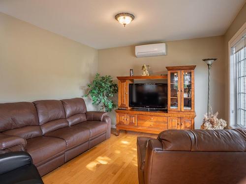 Living room - 84 Rue Principale, Lambton, QC - Indoor Photo Showing Living Room