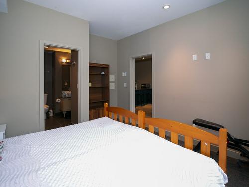 303-30 Monashee Road, Vernon, BC - Indoor Photo Showing Bedroom