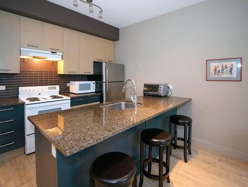 303-30 Monashee Road, Vernon, BC - Indoor Photo Showing Kitchen