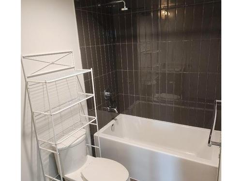 S1107-120 Bayview Ave, Toronto, ON - Indoor Photo Showing Bathroom