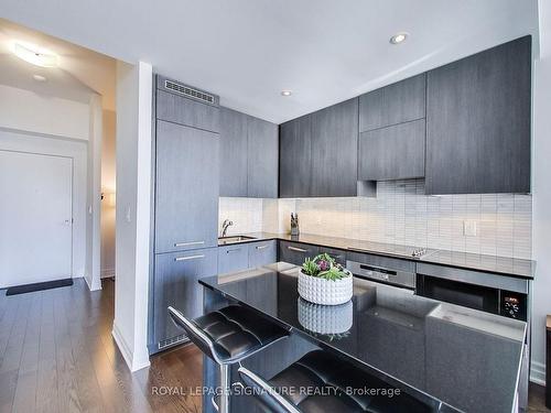 1104-8 The Esplanade, Toronto, ON - Indoor Photo Showing Kitchen