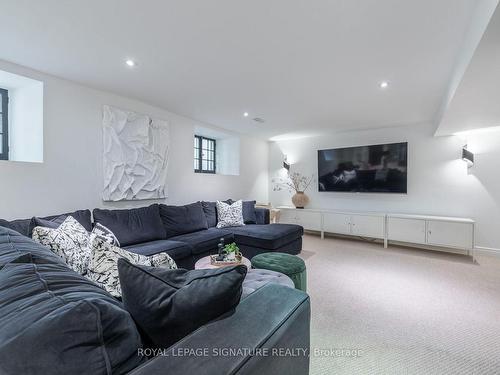 171 Old Forest Hill Rd, Toronto, ON - Indoor Photo Showing Living Room