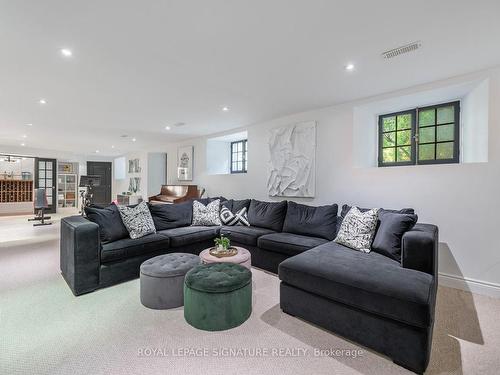 171 Old Forest Hill Rd, Toronto, ON - Indoor Photo Showing Living Room