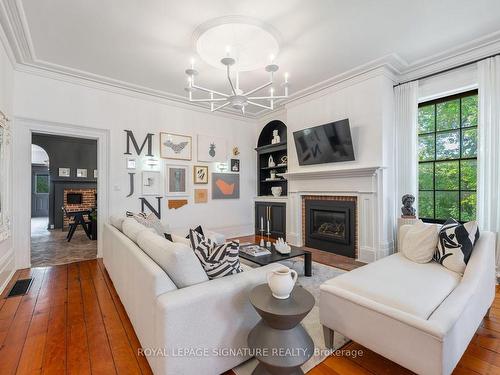 171 Old Forest Hill Rd, Toronto, ON - Indoor Photo Showing Living Room With Fireplace