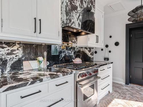 171 Old Forest Hill Rd, Toronto, ON - Indoor Photo Showing Kitchen With Upgraded Kitchen