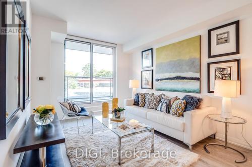 2901 - 325 Yorkland Boulevard, Toronto (Henry Farm), ON - Indoor Photo Showing Living Room