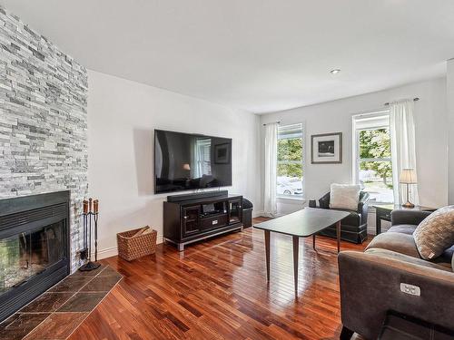 Living room - 589 Rue Des Chrysanthèmes, Saint-Eustache, QC - Indoor Photo Showing Living Room With Fireplace